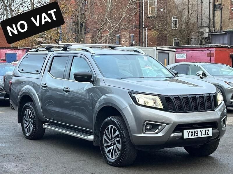 Used Nissan Navara Tekna 190 HP (139 kW) 2019 Grey Pickup