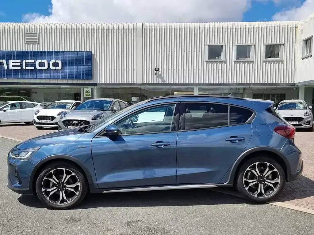 Used Ford Focus Active 155 HP (114 kW) 2022 Blue Hatchback