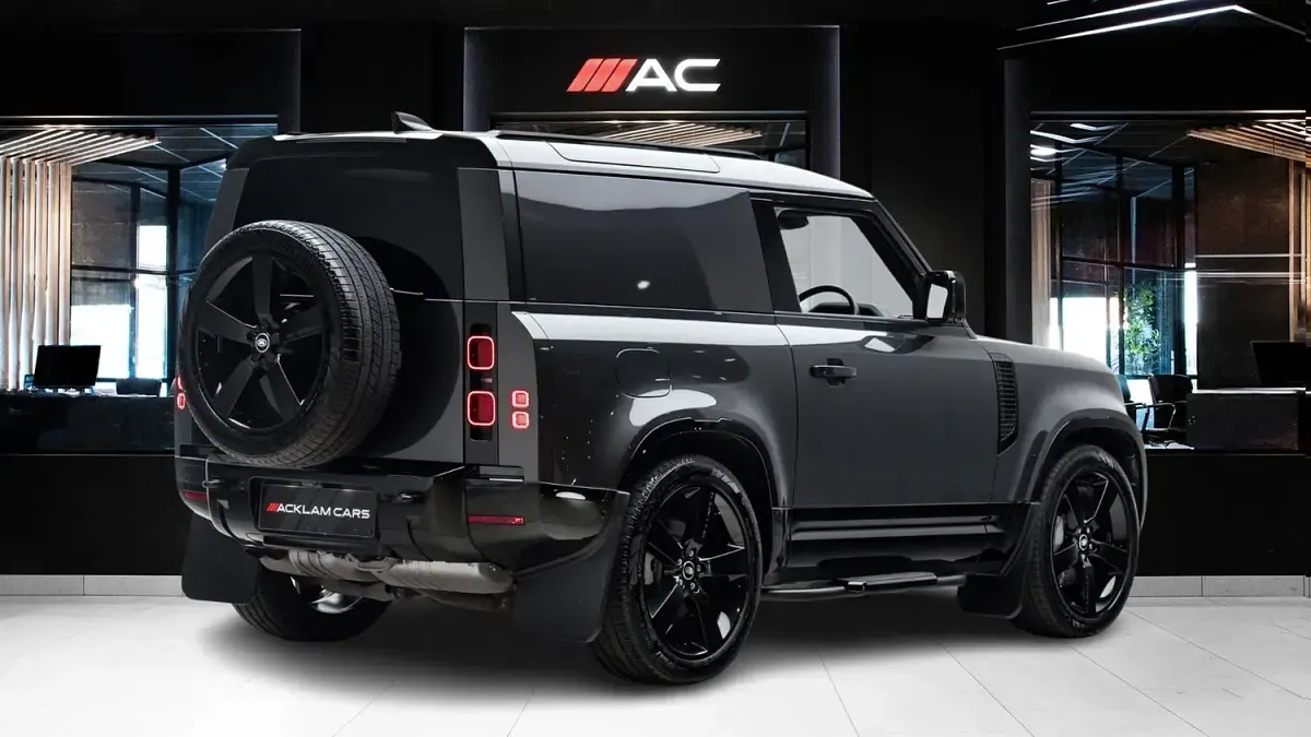 Used Land Rover Defender HSE Dynamic 350 HP (257 kW) 2024 Grey SUV