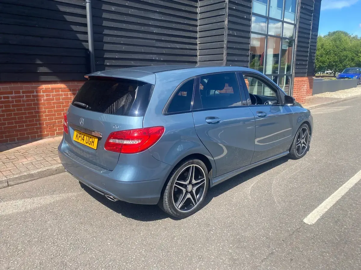 Used Mercedes B180 109 HP (80 kW) 2014 Blue Hatchback