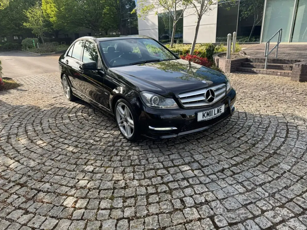 Używany Mercedes C220 2011 Czarny Sedan/Limuzyna
