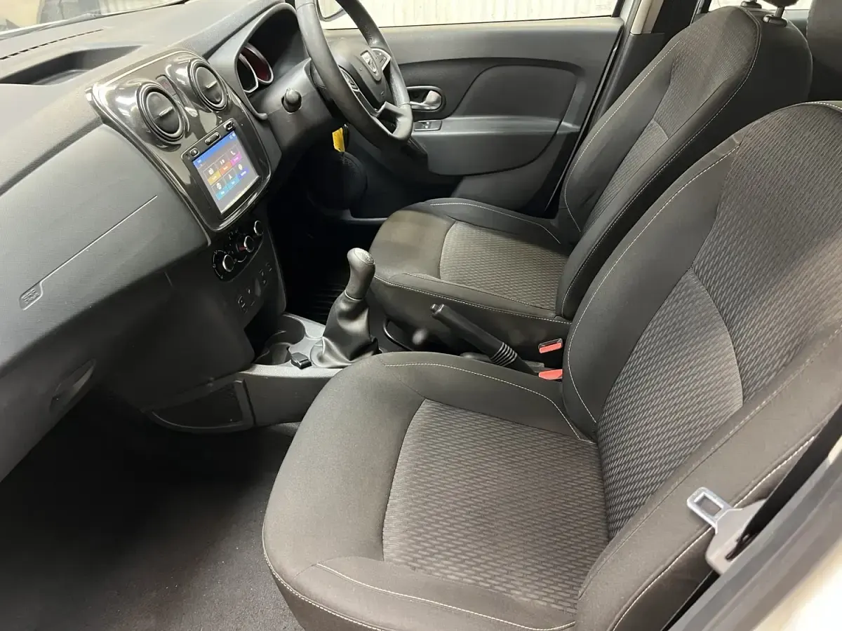 Used Dacia Sandero Lauréate 71 HP (52 kW) 2018 White Hatchback