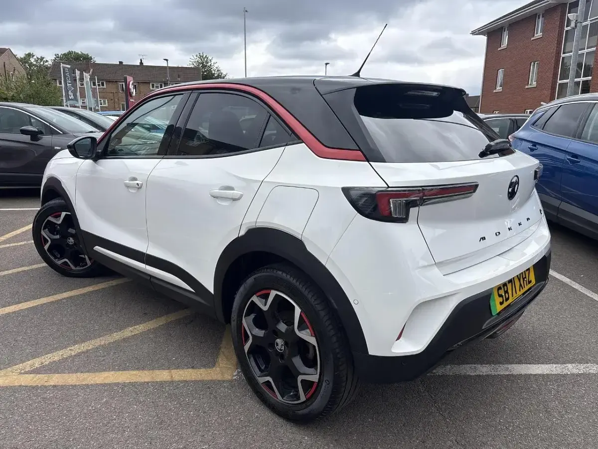 Używany Vauxhall Mokka SRi 98 kW (134 KM) 2022 Biały SUV