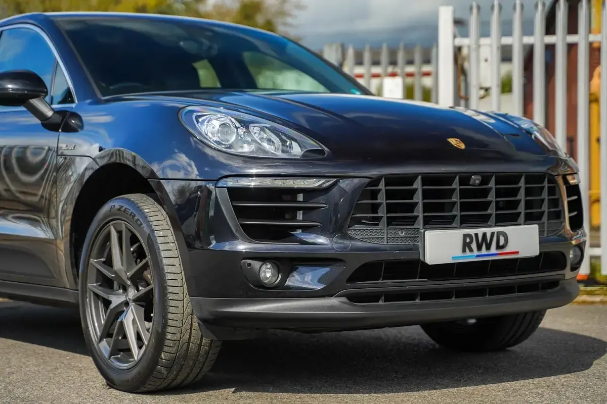 Used Porsche Macan 258 HP (189 kW) 2016 Black SUV