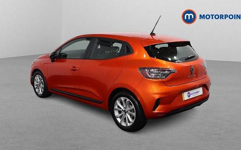 Używany Renault Clio V Evolution 143 KM (105 kW) 2024 Pomarańczowy Hatchback