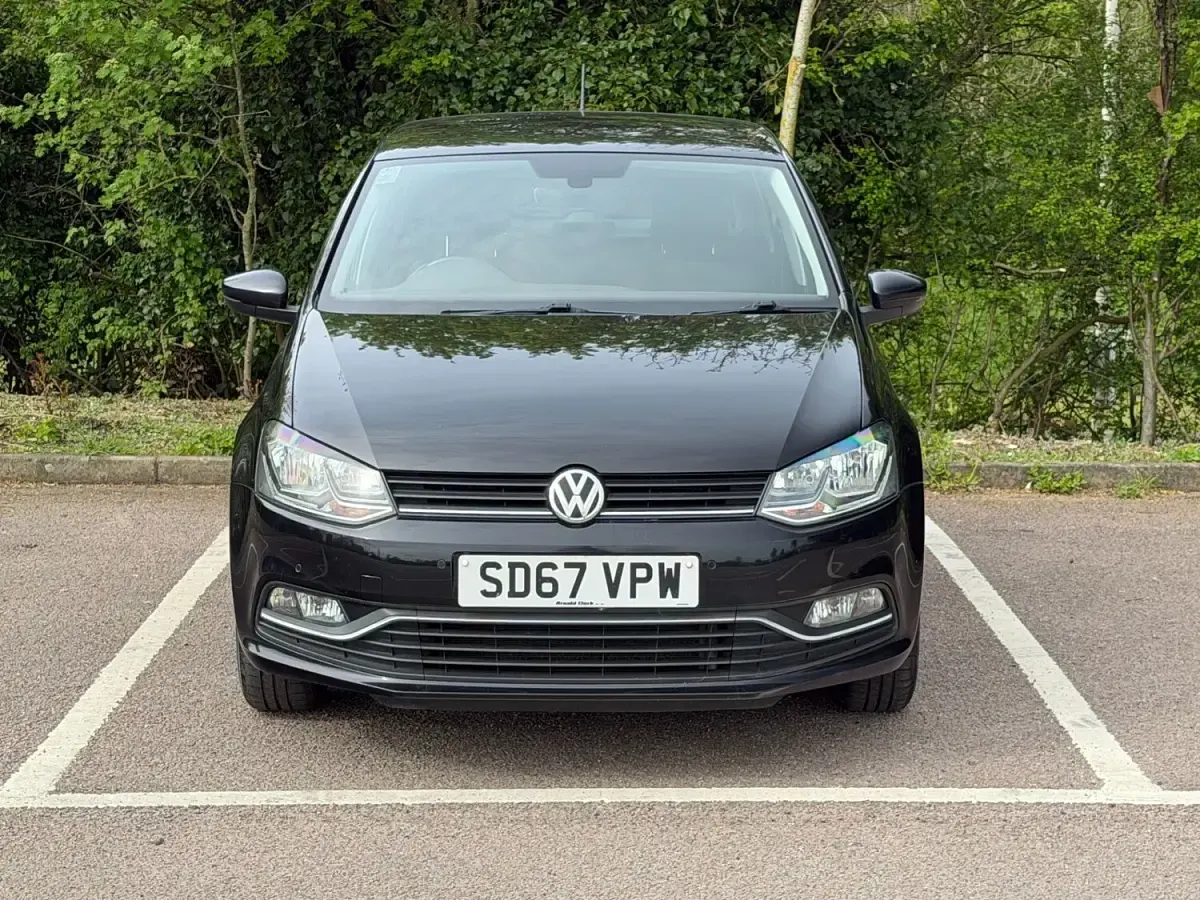 Used VW Polo Edition 60 HP (44 kW) 2017 Black Hatchback