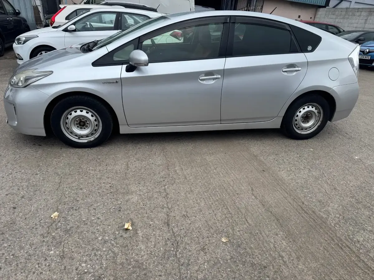 Usado Toyota Prius 2017 Prateado Citadino