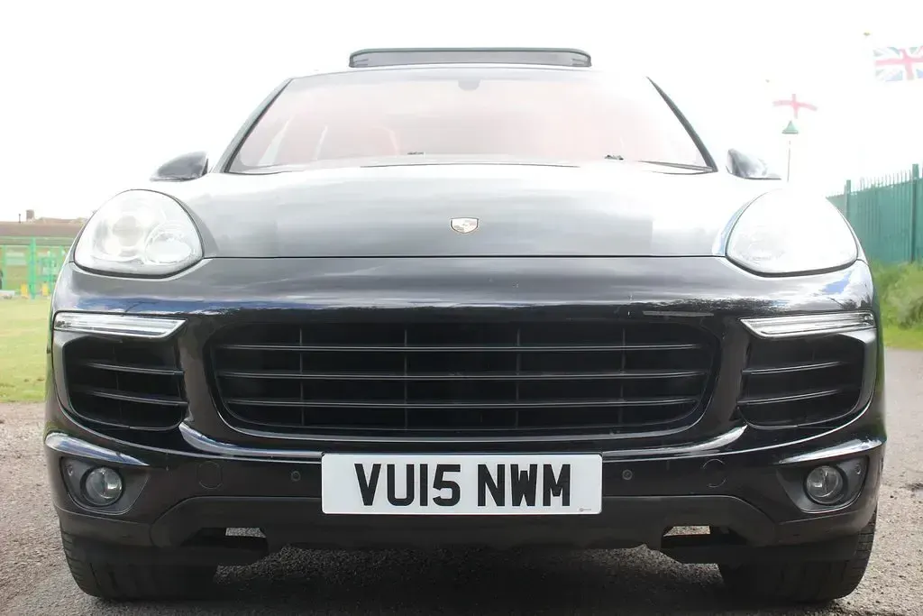 Used Porsche Cayenne 416 HP (305 kW) 2015 Black SUV