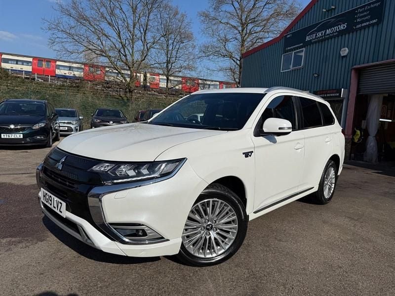 White Used 2019 Mitsubishi Outlander P-HEV Estate | £12,980 (Fair price) - Image 1/4