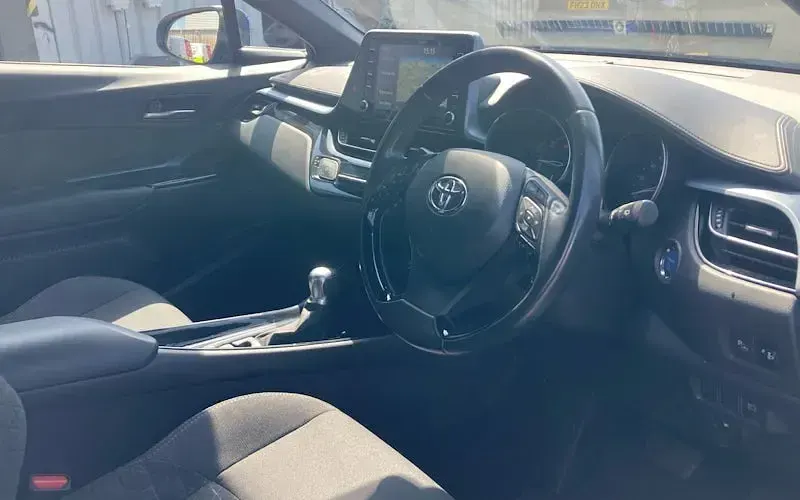 Used Toyota C-HR Design 122 HP (89 kW) 2021 White SUV