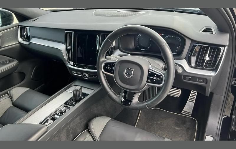 Used Volvo V60 R-Design 247 HP (181 kW) 2021 Black Estate