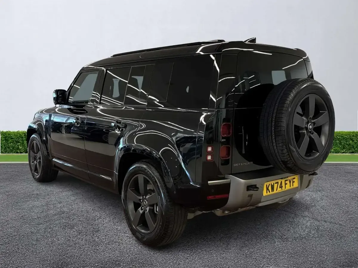 Second-hand Land Rover Defender HSE Dynamic 2024 Negru SUV