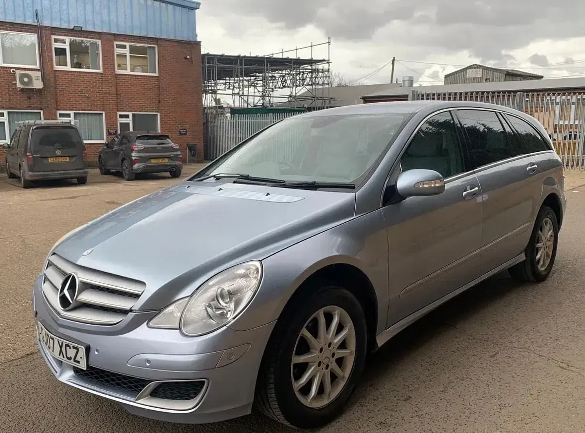 Used Mercedes R320 SE 220 HP (161 kW) 2007 Blue Estate