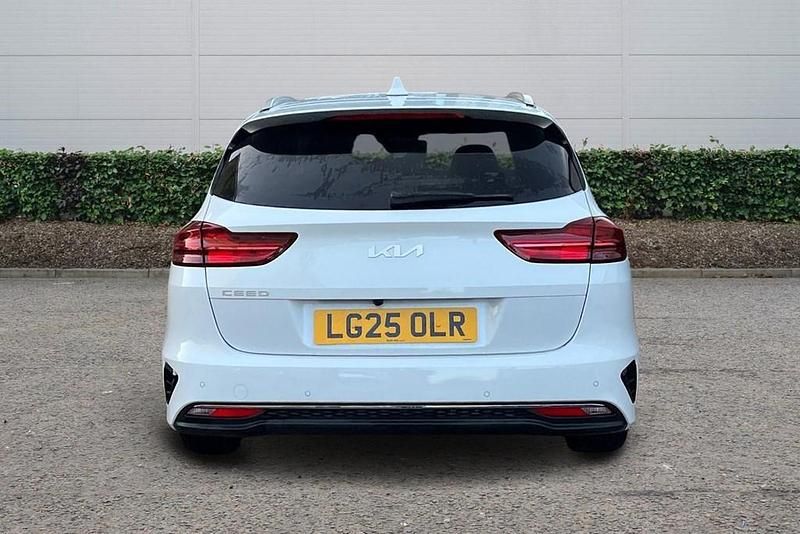 Used Kia Ceed 138 HP (101 kW) 2025 White Hatchback