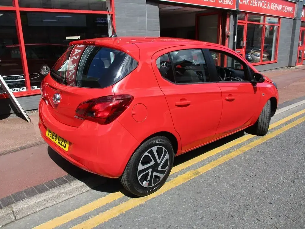 Used Vauxhall Corsa Design Edition 95 HP (69 kW) 2015 Red Hatchback