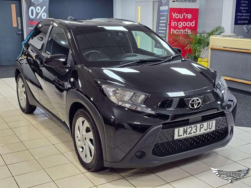 Black Used 2023 Toyota Aygo X PURE SUV | £10,900 (Good price) - Image 1/3