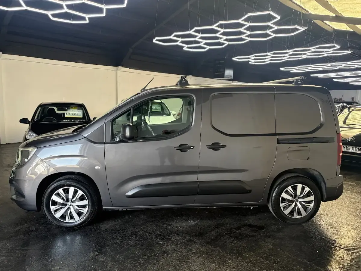 Used Vauxhall Combo Sportive 100 HP (73 kW) 2019 Grey MPV