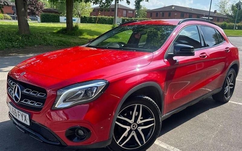 Used Mercedes GLA180 Urban 122 HP (89 kW) 2020 Red SUV