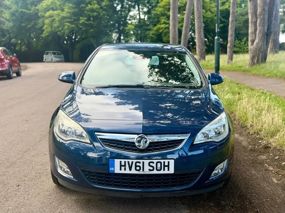 Used Vauxhall Astra Elite 115 HP (84 kW) 2011 Blue Hatchback