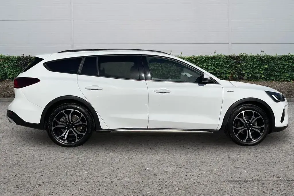 Used Ford Focus Active X 125 HP (91 kW) 2023 White Estate