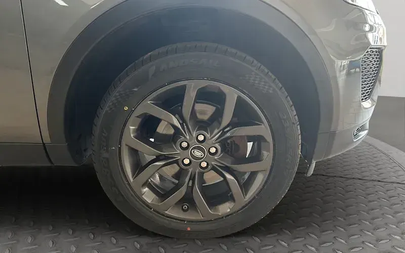 Used Land Rover Discovery 5 Landmark 179 HP (131 kW) 2019 SUV