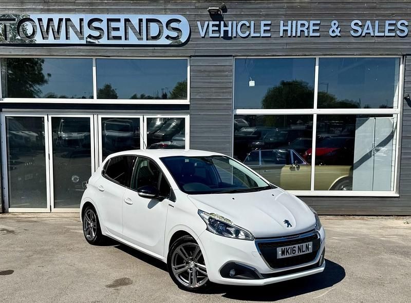 Bianca white Used 2016 Peugeot 208 GT-line Hatchback | £6,495 (Fair price) - Image 1/4