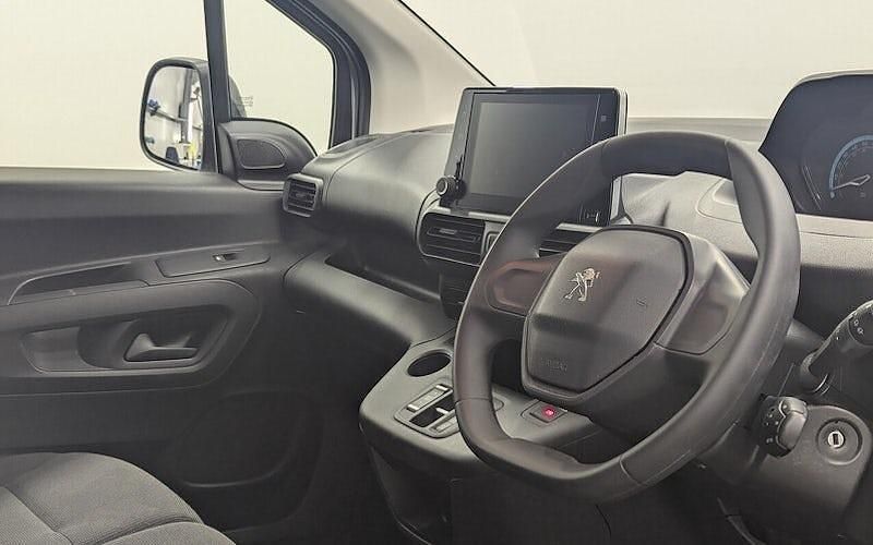 Used Peugeot E-Partner Premium 100 kW (136 HP) 2022 Bianca white MPV