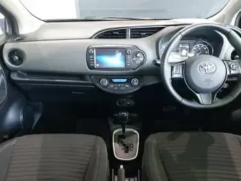 Used Toyota Yaris Hybrid 100 HP (73 kW) 2019 Blue Hatchback