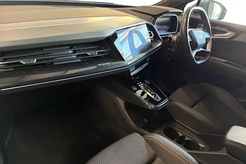 Gebraucht Audi Q4 e-tron S-Line 150 kW (204 PS) 2022 Blau SUV