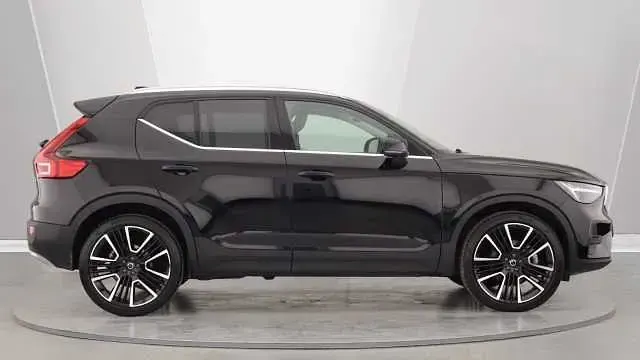 Usado Volvo XC40 Ultra 163 HP (119 kW) 2025 SUV