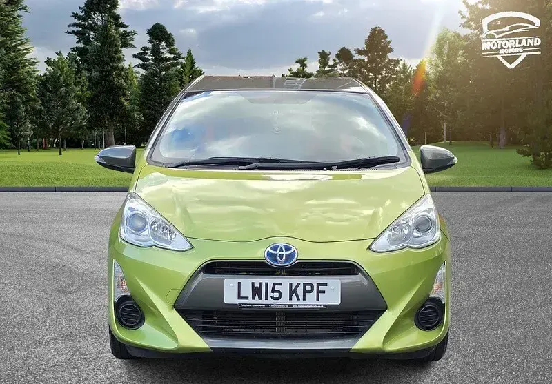 Used Toyota Yaris Hybrid 2015 Lime green