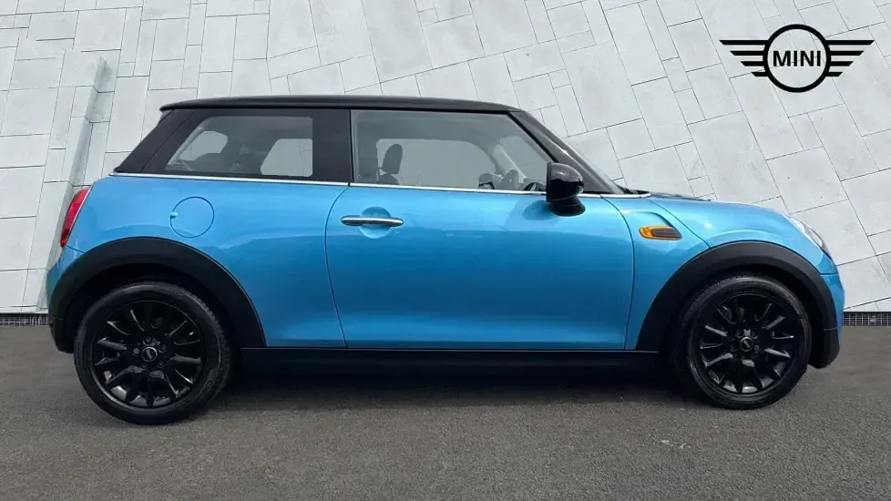 Used Mini Cooper Hatch 134 HP (98 kW) 2016 Blue Hatchback
