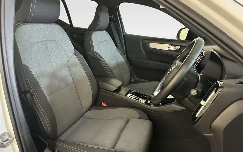 Used Volvo XC40 Plus 163 HP (119 kW) 2023 White SUV