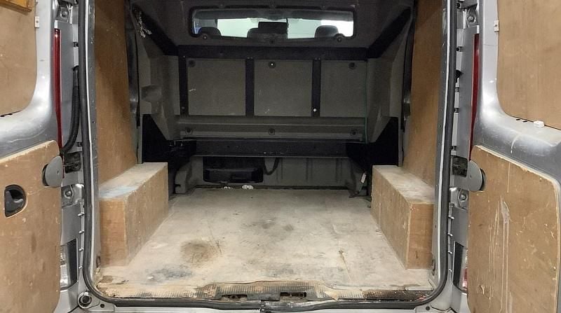 Used Renault Trafic 115 HP (84 kW) 2009 Silver MPV