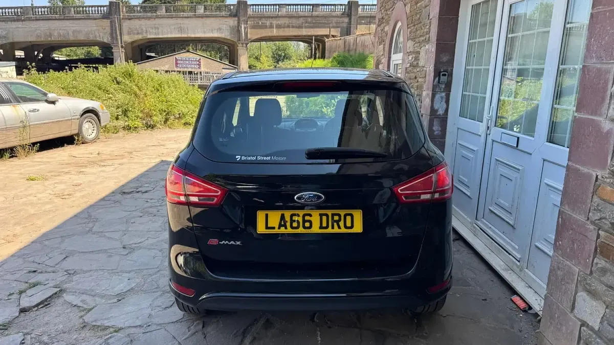 Used Ford B-MAX Zetec 105 HP (77 kW) 2017 Black MPV