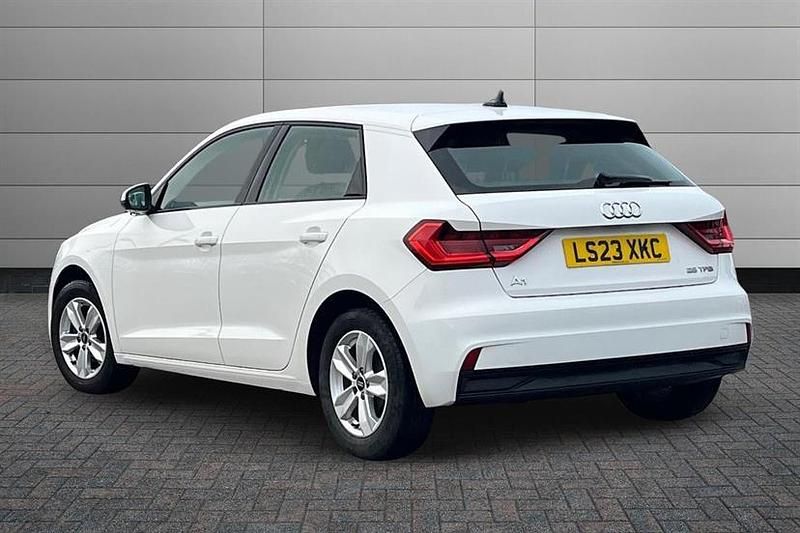 Used Audi A1 Design 95 HP (69 kW) 2023 Shell white SUV
