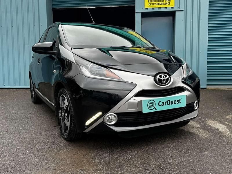 Used Toyota Aygo X-clusiv 69 HP (50 kW) 2015 Black Hatchback