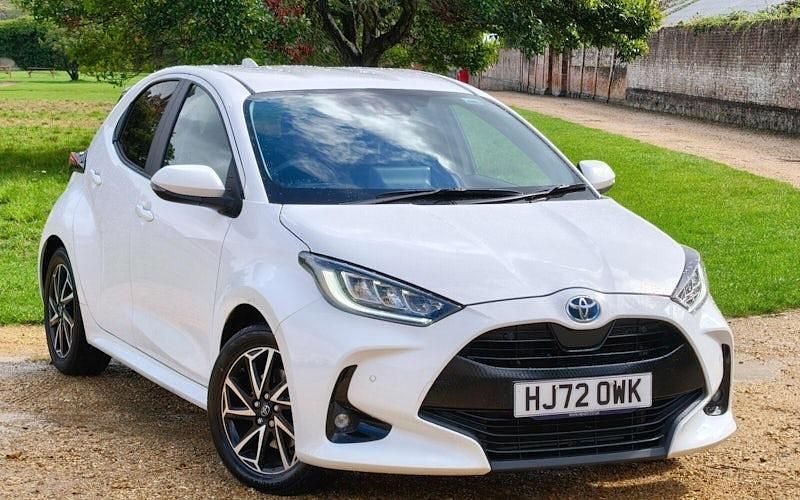 Used 2025 Toyota Yaris Hybrid Design Hatchback | £16,290 (Super price) - Image 1/2