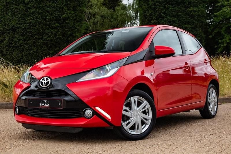 Red Used 2015 Toyota Aygo x-press Hatchback | £4,490 (Fair price) - Image 1/3