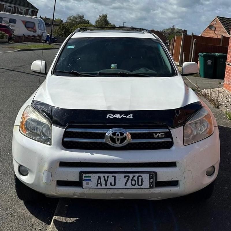 White Used 2007 Toyota RAV4 Limited | £5,495 (A bit pricey) - Image 1/4