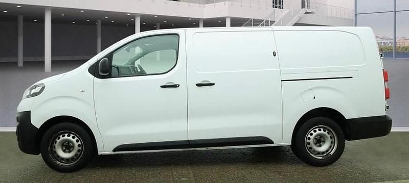 Used Vauxhall Vivaro 145 HP (106 kW) 2023 White MPV