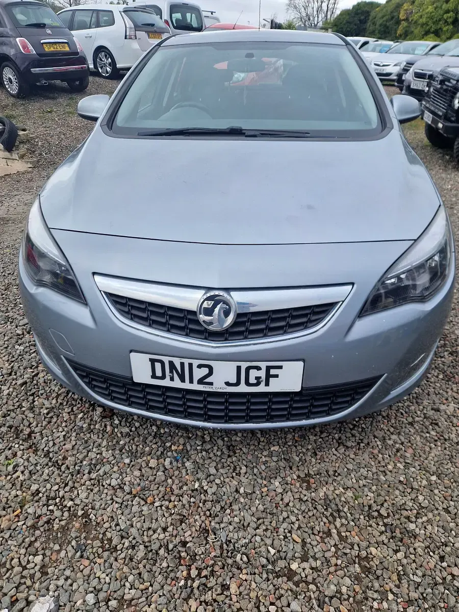 Used Vauxhall Astra SRi 165 HP (121 kW) 2012 Silver Hatchback