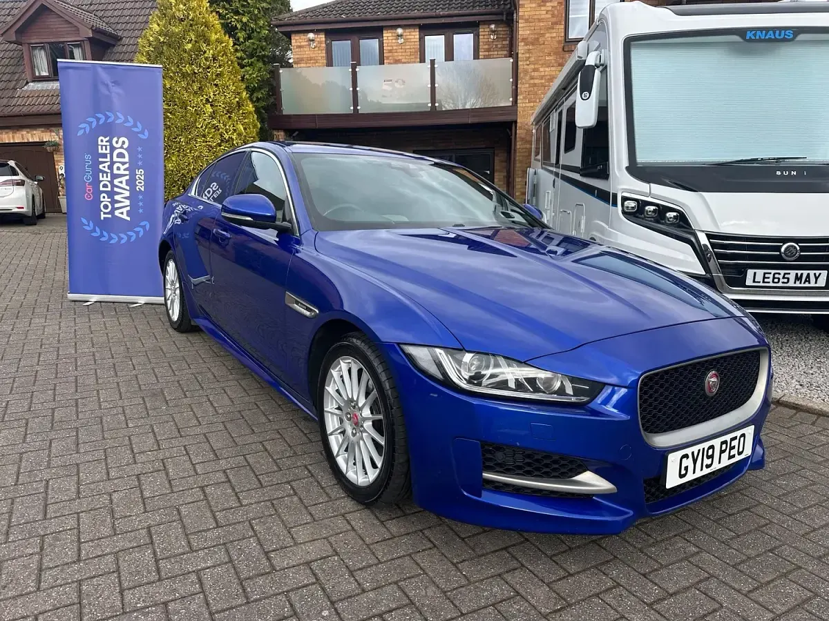 Used Jaguar XE R-Sport 180 HP (132 kW) 2019 Blue Sedan
