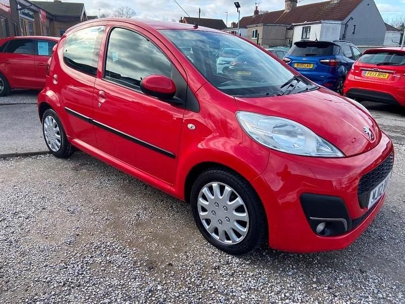 Used Peugeot 107 Active 68 HP (50 kW) 2012 Red Hatchback