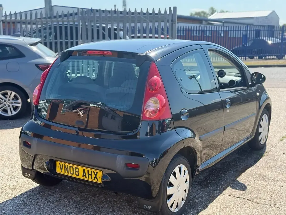 Used Peugeot 107 68 HP (50 kW) 2008 Black Hatchback