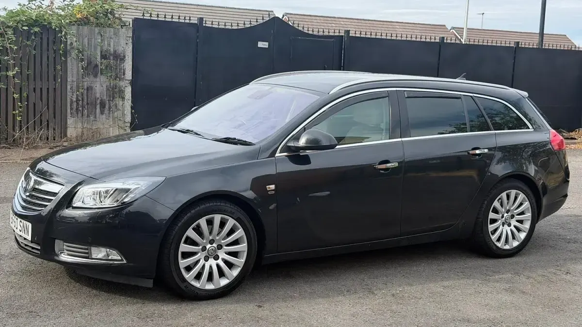 Used Vauxhall Insignia Elite 157 HP (115 kW) 2010 Black Estate