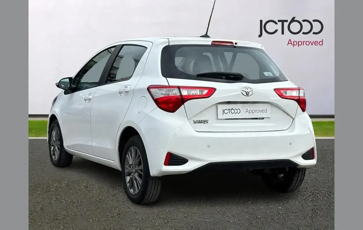 Used Toyota Yaris 109 HP (80 kW) 2019 White Hatchback