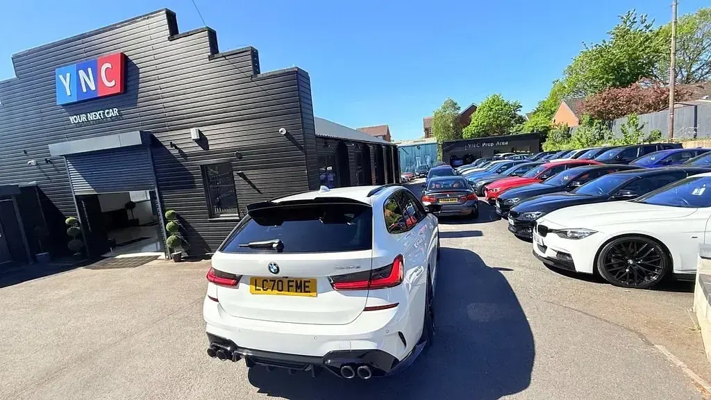 Begagnad BMW 330e M Sport 2020 Vit Kombi