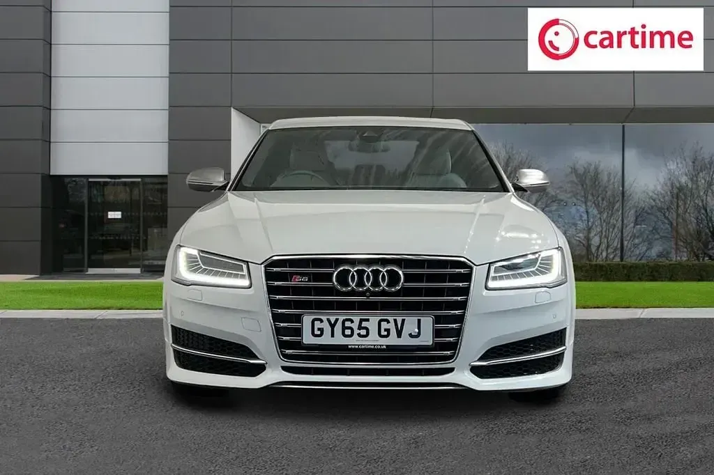Usado Audi S8 Advanced 520 CV (382 kW) 2015 Blanco Berlina