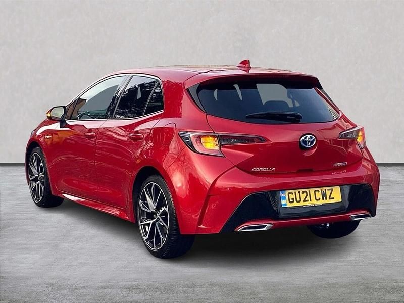 Used Toyota Corolla 184 HP (135 kW) 2021 Red Hatchback